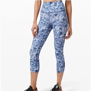 NWT Lululemon Run with the Waves Crop 21” - sz8